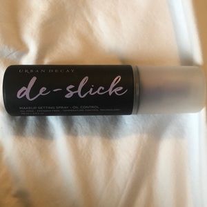 Urban Decay de-slick makeup setting spray